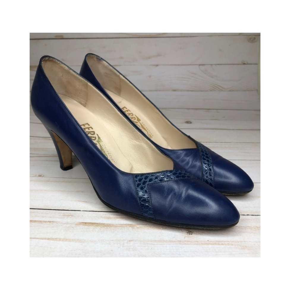 Salvatore Ferragamo Vintage Blue Snake Print Pumps Heels Sz 7.5AAA